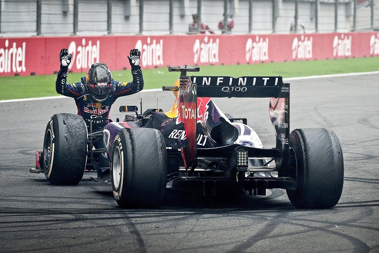 2013 S.Vettel Red Bull Renault RB9 Buddh finish 2